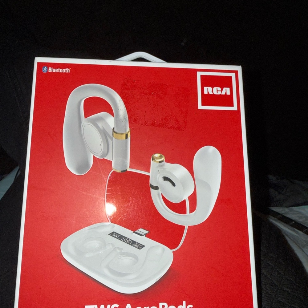 RCA White Wireless Earbud Headphones